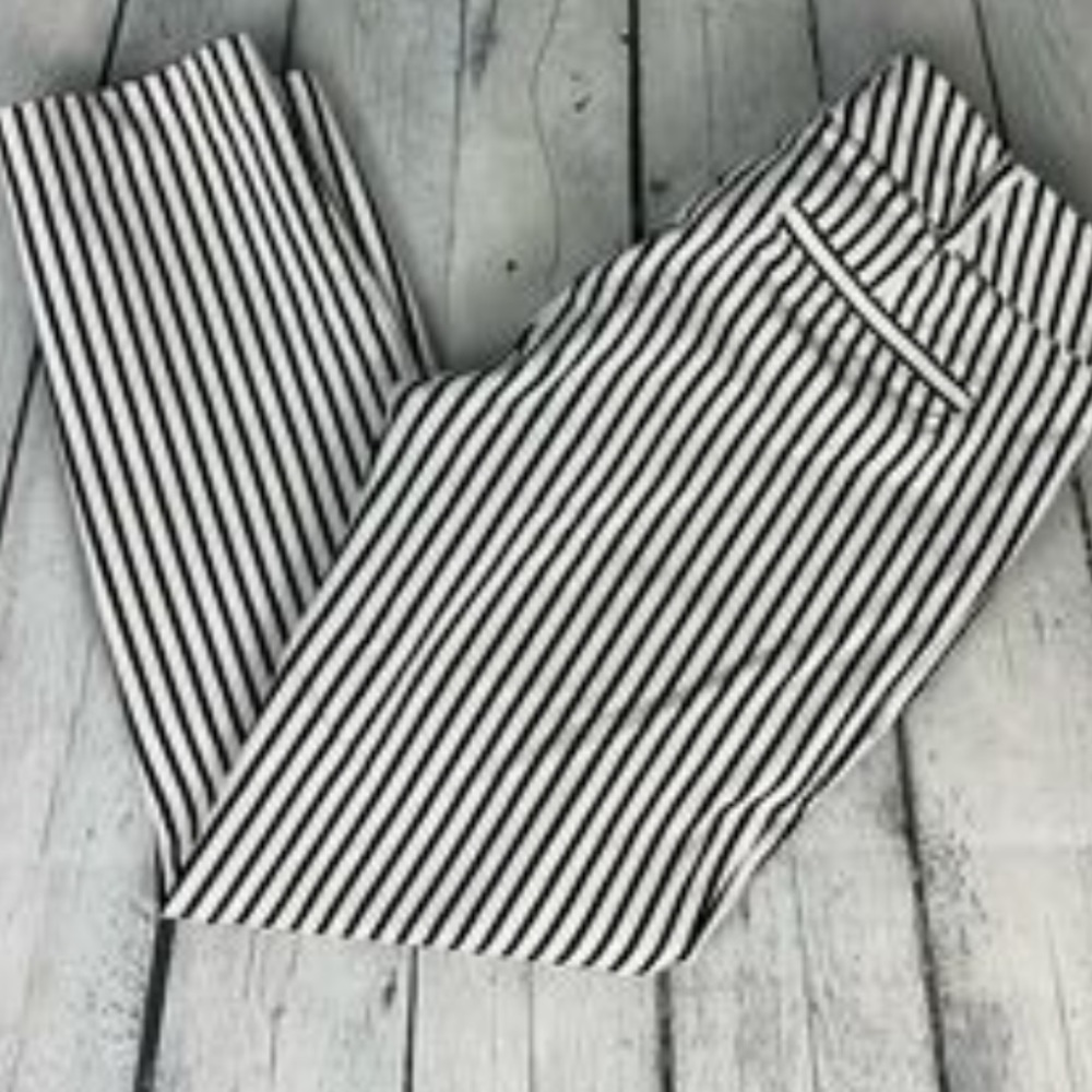 New York and Company black striped stretch capris